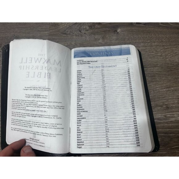 Maxwell Leadership Bible By John C. Maxwell Second Edition Hardcover - Picture 5 of 9